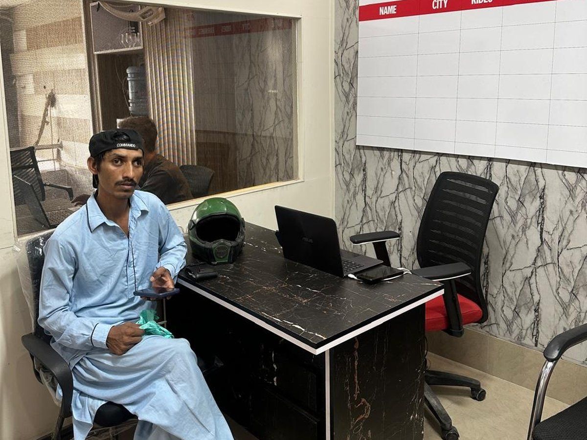 A driver being registered at the Capital Captains desk
